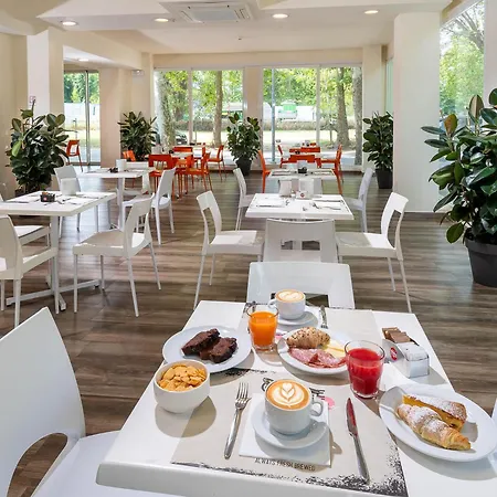 Union Park Hotel Al Mare Con Piscina - Parcheggio - Spiaggia - A Mh Collection Hotels 3* Riccione