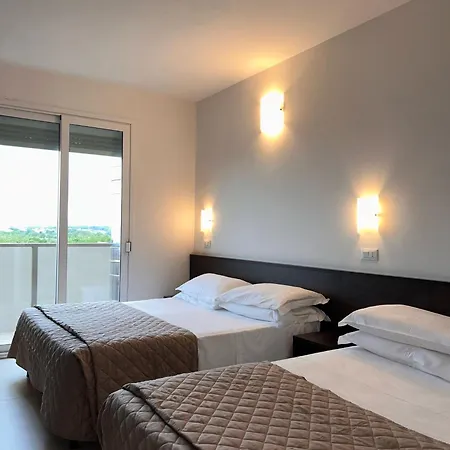 Union Park Hotel - Sul Mare Con Piscina Riscaldata -Idromassaggio -Spiaggia - Parcheggio 3*