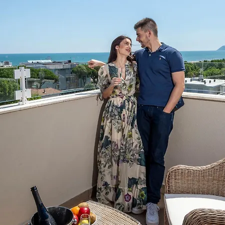 Union Park Al Mare Con Piscina - Parcheggio - - A Mh Collection 3* Riccione