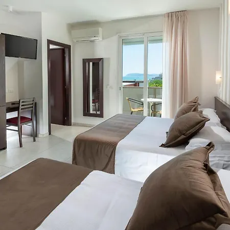 Union Park Al Mare Con Piscina - Parcheggio - - A Mh Collection Riccione