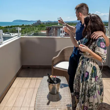 Hotel Union Park Al Mare Con Piscina - Parcheggio - - A Mh Collection Riccione