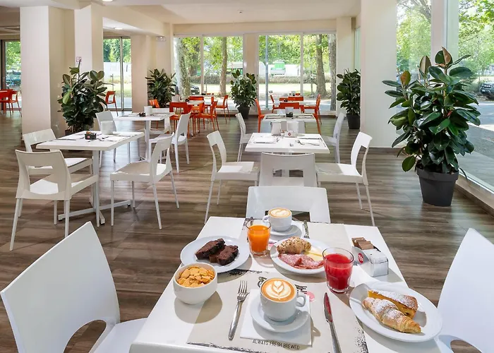 Union Park Al Mare Con Piscina - Parcheggio - - A Mh Collection 3* Riccione