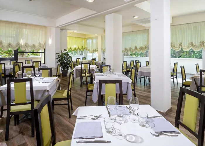 Union Park Al Mare Con Piscina - Parcheggio - - A Mh Collection Hotel Riccione